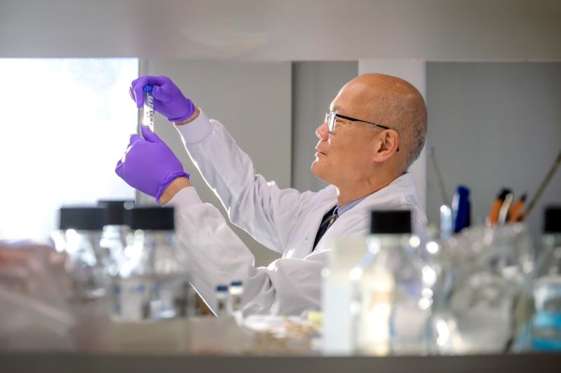 Hing Leung Examines Slide